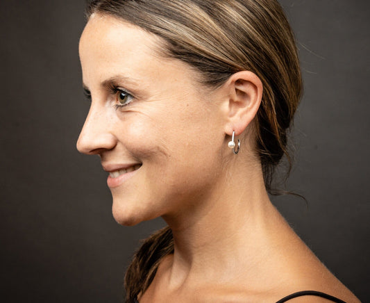 Ohrringe Schmale Halbcreole mit Perle und Zirkonia Schöner-SD