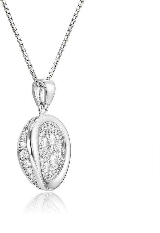 Schöner-SD Kristall Nahaufnahme des Pavé-Anhängers zeigt die präzise gefassten Steine auch am seitlichen Rand des Silberrahmens.