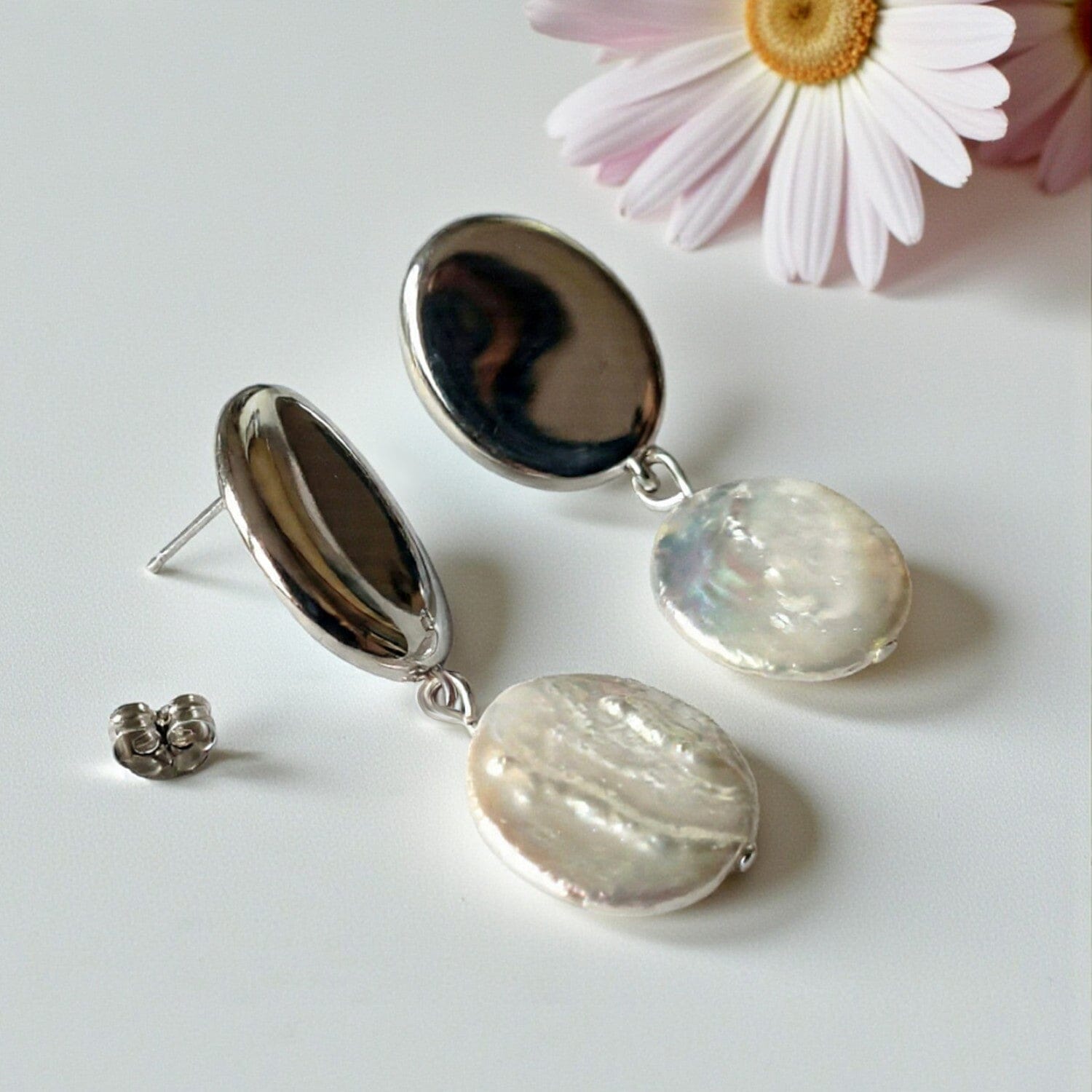 Ohrringe Statement Perlenohrringe Edelstahl mit großer Coin Pearl hängend Schöner-SD 