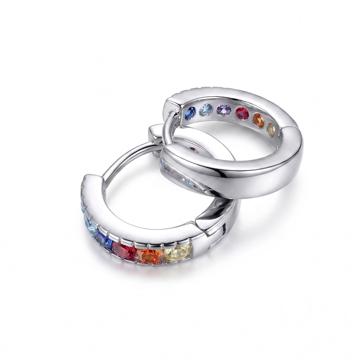 Bunte Zirkonia Creolen 16 mm aus 925 Silber rhodiniert Vorder- und Rückansicht liegend.