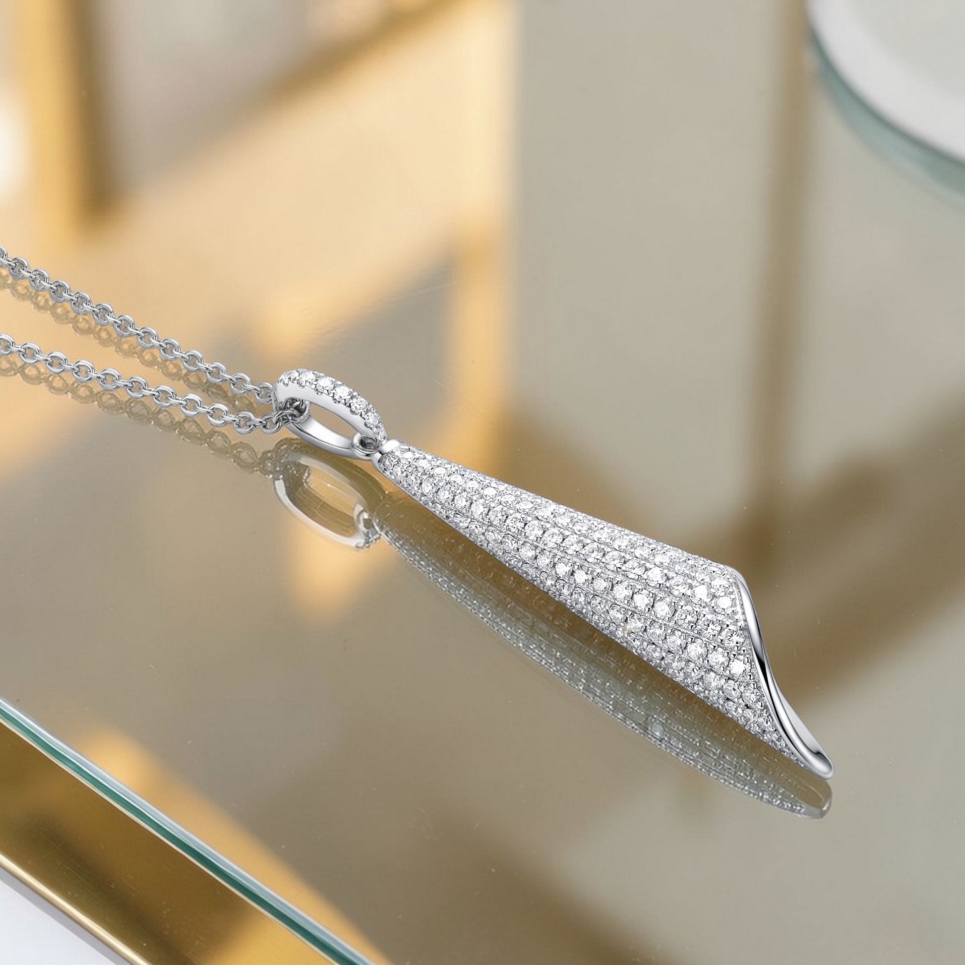 Twistet Ribbon Anhänger mit Kette aus 925 Silber rhodiniert und Zirkonia Pavé Ansicht liegend rechts