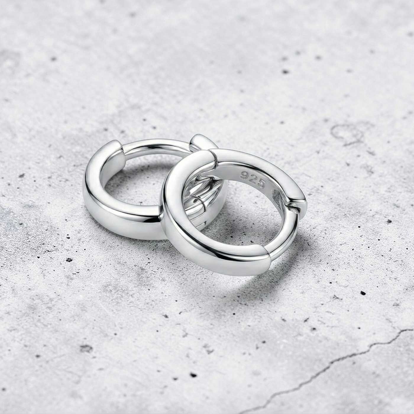 Mini-Creole 10 mm aus 925 Silber liegend