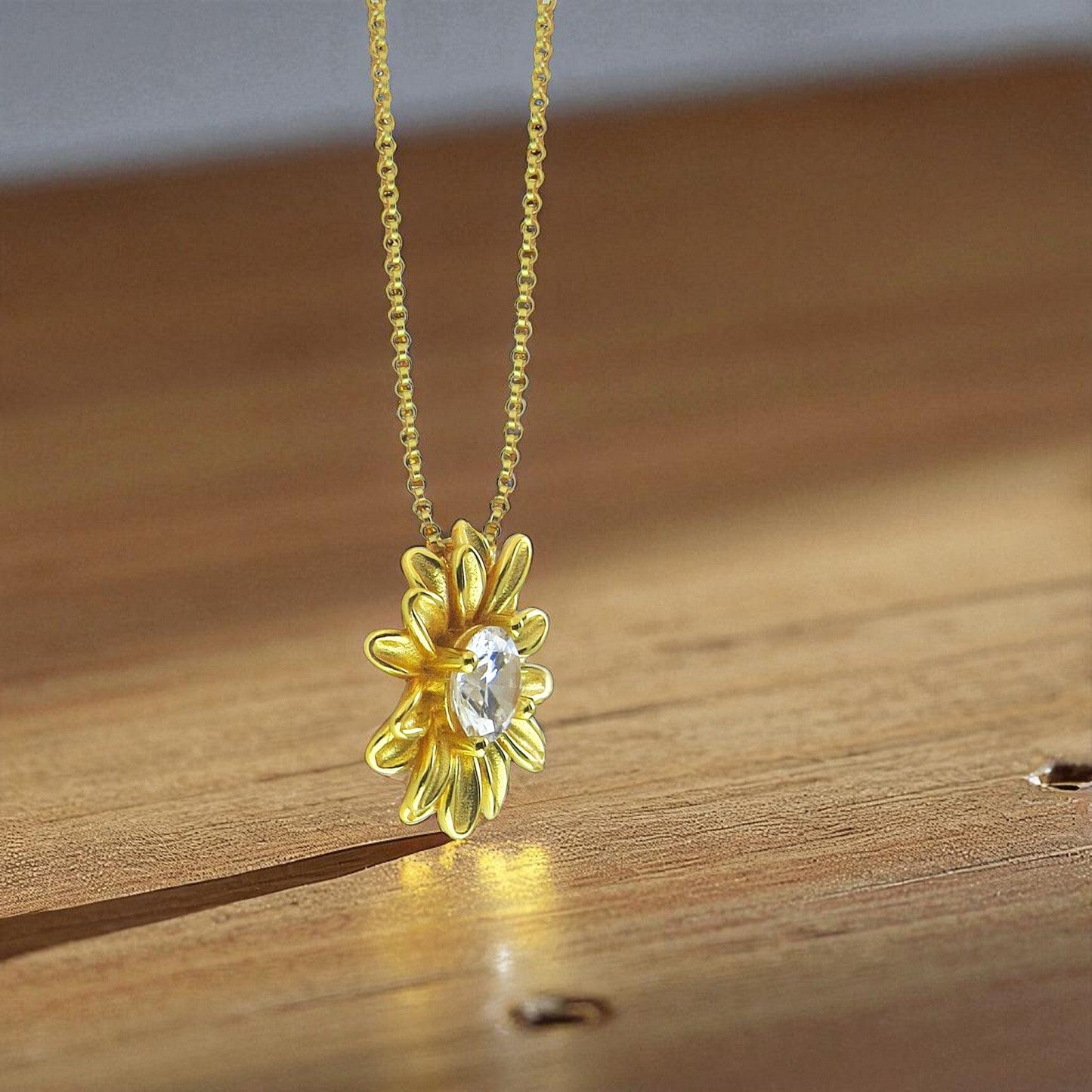 Schöner-SD Ansicht des Blumen-Anhängers mit Kette in Silbevergoldet mit 6mm Zirkonia - Seitenansicht.