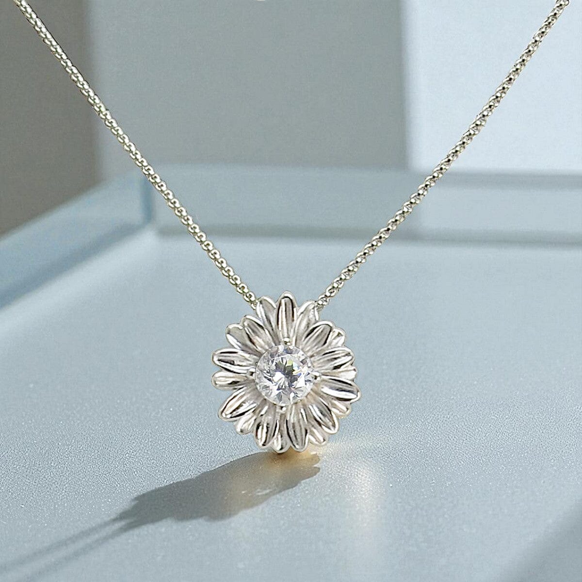 Schöner-SD Ansicht des Blumen-Anhängers mit Kette in Silber mit 6mm Zirkonia.