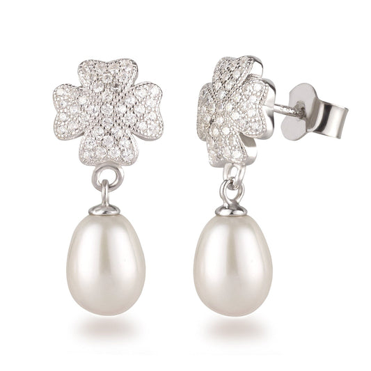Schöner-SD Perle Kleeblatt Ohrstecker aus 925 Silber rhodiniert mit echter Süßwasserperle und dezenten Zirkonia in Frontalansicht.
