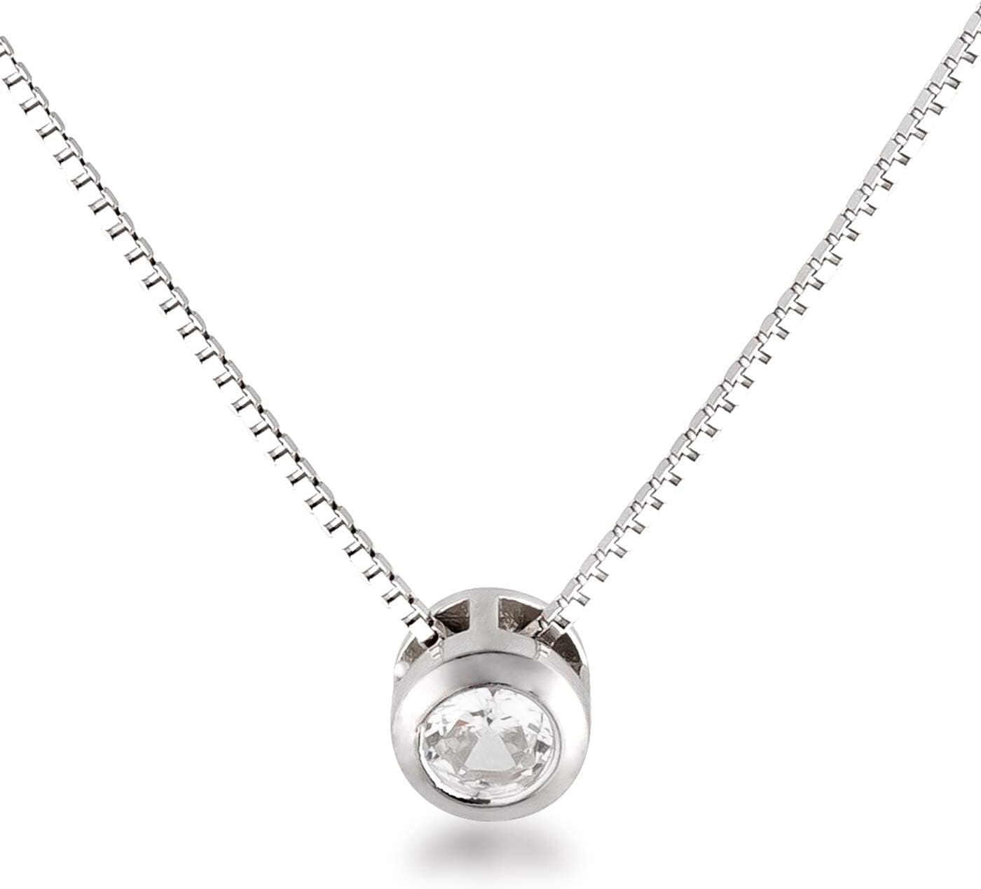Detailaufnahme der Schöner-SD Solitär Halskette mit funkelndem Kristall aus der Schrägansicht von oben.